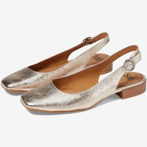 Size 8.5 women’s Gold metallic Square toe Sling back flat by Sofft